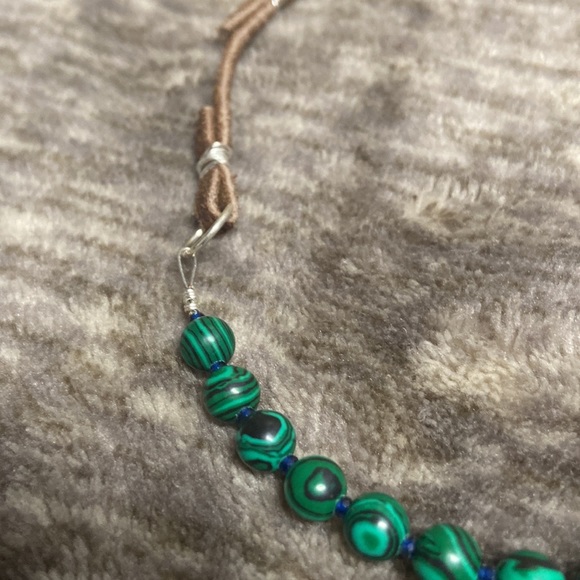 HP⭐️ Handmade Malachite & Sapphire on wire wrapped suede. New - Picture 5 of 11